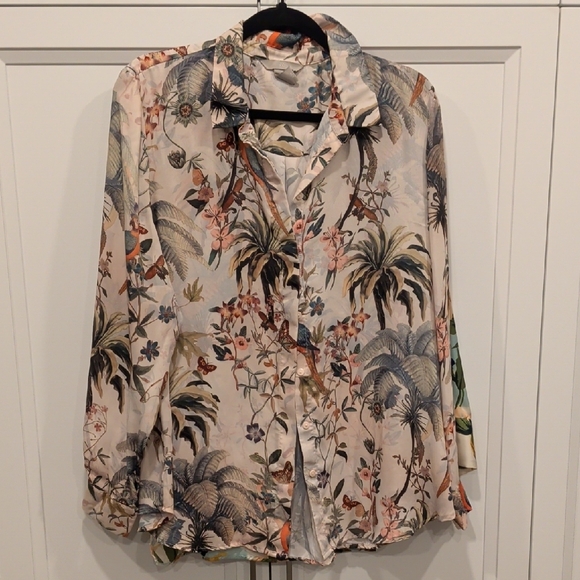 medium Size Patterned Button-Up Shirt Bundle - Picture 3 of 4